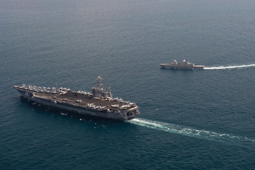 Tàu hộ vệ tàng hình của Hải quân Singapore hộ tống cho cụm tàu sân bay của quân Mỹ (ảnh tư liệu)